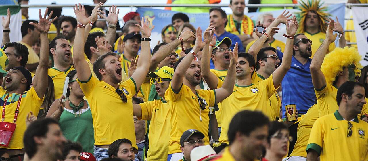 Supportrar jublar under VM-match