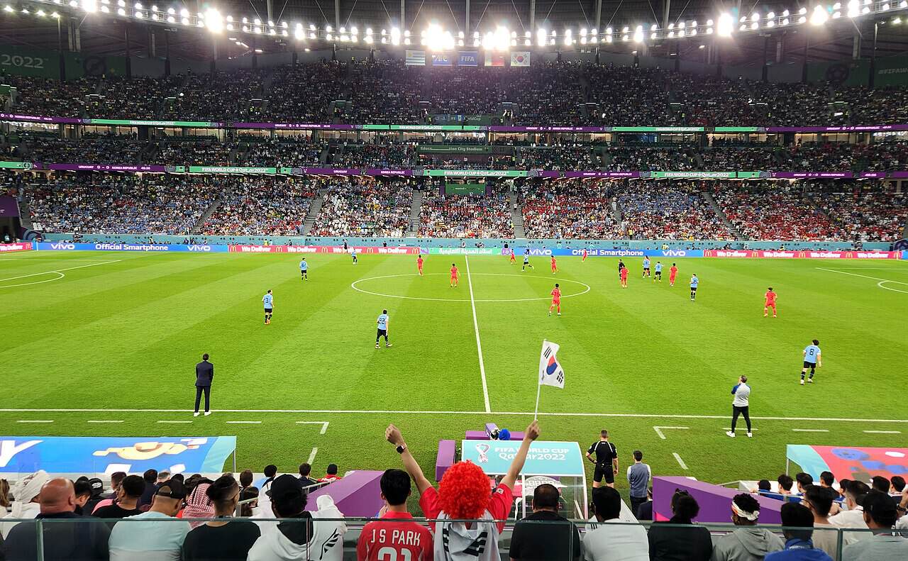 Fotbollsspelare i aktion under VM-match